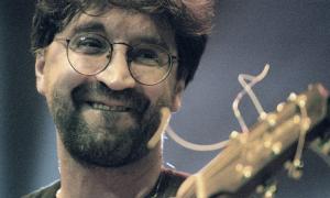 Лідер гурту ДДТ підтримав українців, які стоять на Майдані