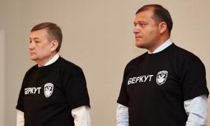 Добкін разом з харківськими регіоналами одягли футболки з написом «Беркут»