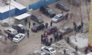 У Москві старшокласник зі зброєю захопив у заручники клас і поранив людей