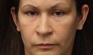 Каліфорнійську вчительку звинуватили в домаганнях до школярок