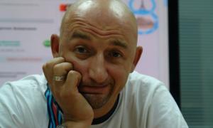 Гонщик Олексій Мочанов заспівав про тітушок