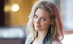 Христина Асмус годує донечку грудьми