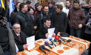 Майданівці звільнили КМДА і зробили проїзд на Грушевського та Хрещатику