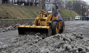 Комунальники вивезли із Грушевського понад 100 вантажівок сміття