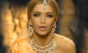 Віра Брежнєва постала індійською богинею в новому кліпі