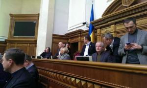 Опозиція заблокувала парламент