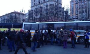 До Києва на Майдан прибули перші автобуси зі Львова