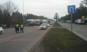 Люди прориваються до Києва через ліси