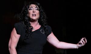 Лоліта надумала вивезти з Києва матір та доньку