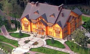 Межигір’я, а також Сухолуччя більше не належать Януковичу