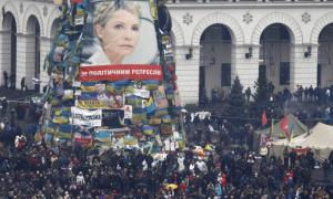 Портрет Тимошенко на Майдані приберуть і вивісять фото загиблих активістів