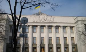 Парламент почав засідання у закритому режимі