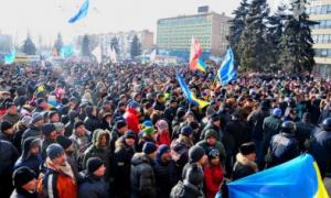 Тисячі українців на сході країни влаштували антипутінські мітинги