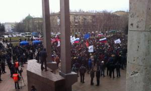 Донецьку ОДА штурмують учасники «проросійського мітингу»