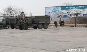 Російські військові покидають Керченську поромну переправу