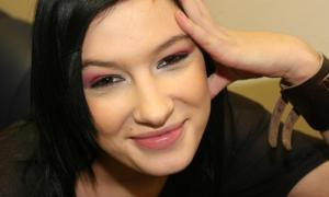 Настю Приходько обшукували озброєні військові в потязі дорогою до Криму