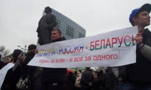 У Криму й Донецьку відбулися мітинги за і проти Росії