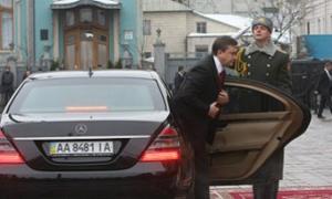 Автопарк Януковича налічував щонайменше 40 автівок на 28 мільйонів