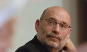 Акунін попереджає Путіна, що кримський трофей коштуватиме йому революції в Росії