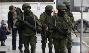 У Криму російські вояки залякують дітей українських військових та займаються мародерством