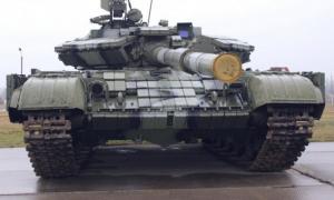 У Володимирі-Волинському добровольці і військові повним ходом ремонтують танки