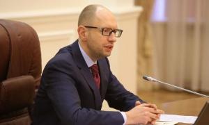 Яценюк підписав документи для прискорення безвізового режиму з ЄС