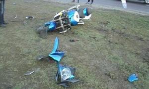 У Києві розбилася пара на мотоциклі