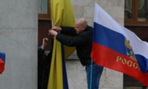 У Донецьку знайшли того, хто встановлював прапор РФ на міськраду