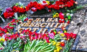 На Майдані поминають героїв Небесної сотні