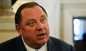 Міліція затримала ректора-втікача Мельника після повернення з Лондона