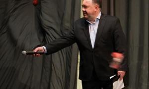 Богдана Бенюка закидали гнилими помідорами