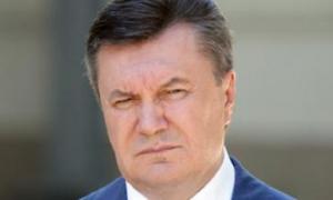 Янукович божиться, що не знає, звідки у його помешканні взявся золотий батон