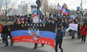 У Донецьку сепаратисти захопили ОДА і повісили російські прапори