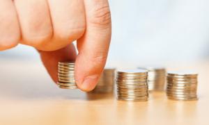 Українці починають економити на продуктах та відмовляються від відпусток