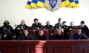 У Луганську із захопленої сепаратистами будівлі СБУ вдалося вивести 56 заручників