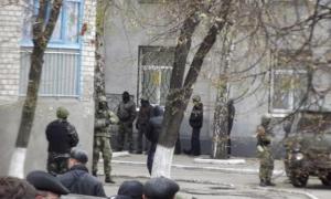 Озброєні люди в камуфляжі захопили райвідділ міліції в Слов’янську 