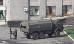 До Слов’янська вантажівками прибули «зелені чоловічки»