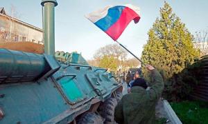 Соболєв каже, що російські прапори на БТРи почепили для маскування