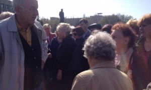 Мешканці Слов’янська вимагають вигнати з містечка «зелених чоловічків»