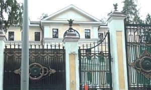 ЗМІ: Янукович може мешкати в розкішному будинку на Рубльовці