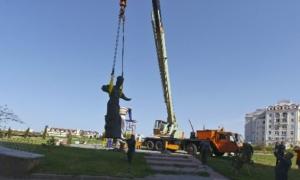 В Севастополі демонтували пам’ятник гетьману Сагайдачному