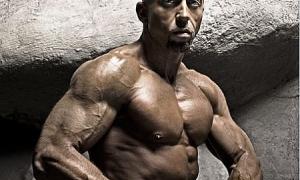 Серьога пограв м’язами