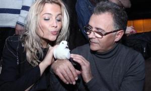 Дружина Фальоси не змогла потрапити в український шоубіз, тож виступає в Росії