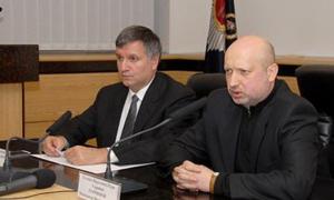 За закритими дверима парламенту нардепи вимагатимуть відставки Турчинова й Авакова 