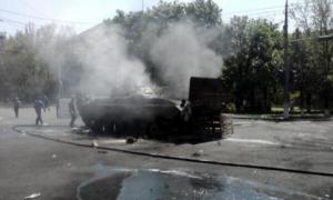 В Маріуполі сепаратисти підпалили БРДМ