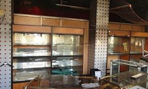 На Сході грабують магазини і підпалюють банкомати