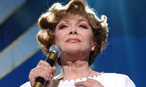 Едіту П’єху посеред концерту підкосив серцевий напад