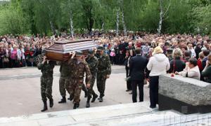 Житомиряни попрощалися із загиблими під Краматорськом десантниками