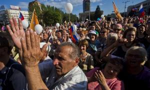 Луганские и донецкие сепаратисты провозгласили  обьединенную Новороссию (ФОТО)