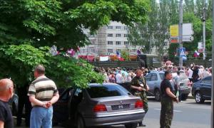 У Донецьку сепаратисти мітингують проти виборів